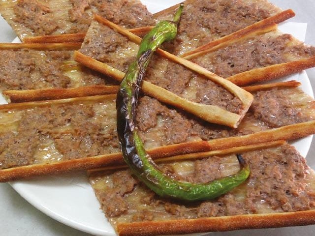 Sade Kekikli Börek